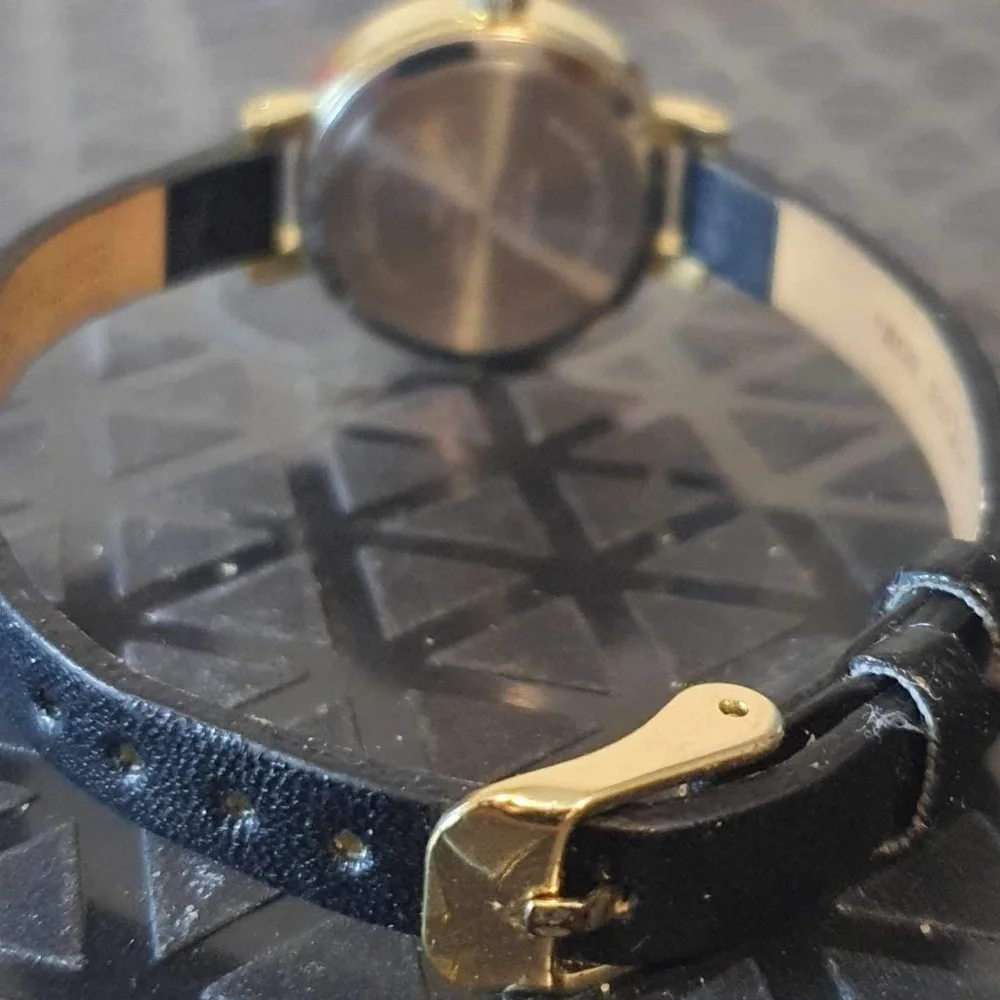 🦋10/$20🦋 FMDAND506 Goldtone/White Leather Women's Watch